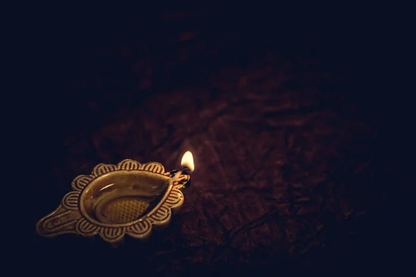 Diwali geleneksel Diya lambası zemin zemininde
