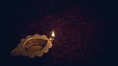 Diwali diya lambası 4K 'da yanıyor.