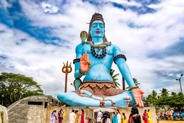 Groot standbeeld van Lord Shiva — Stockfoto