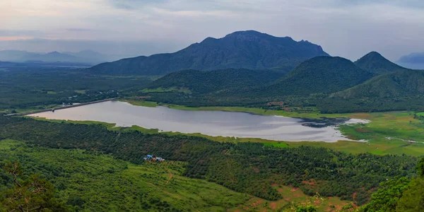 Güzel su barajı manzarası, muhteşem manzara manzarası, panorama, Tamilnadu, Hindistan