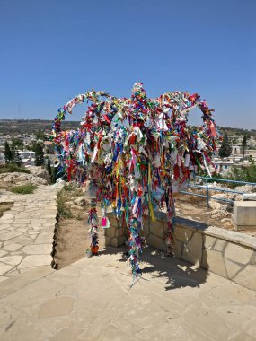 Dağda aşkın sembolü. Kıbrıs