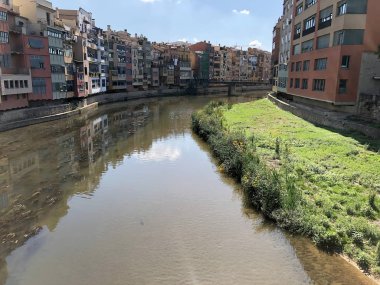 İspanya. Girona Nehri ve Bina 2