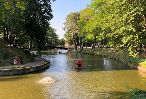 Parktaki gölet. Smolensk 2