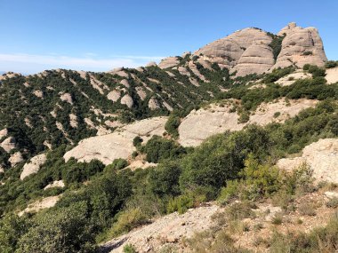 Moncerat dağlarının yüceliği. 