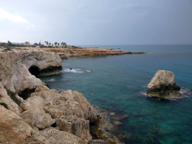 Paphos 'un sarp kıyıları