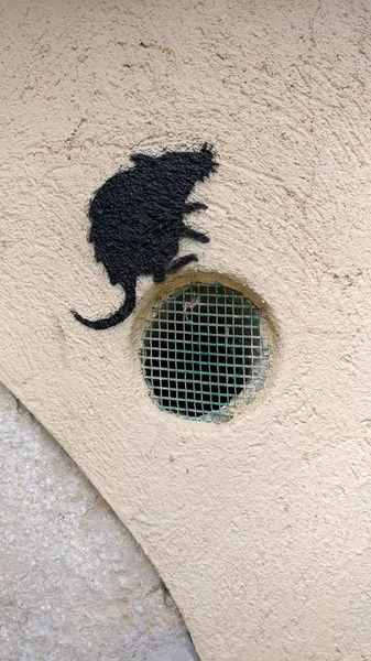 Havalandırma deliklerinde grafiti faresi