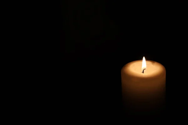 Karanlıktaki mum