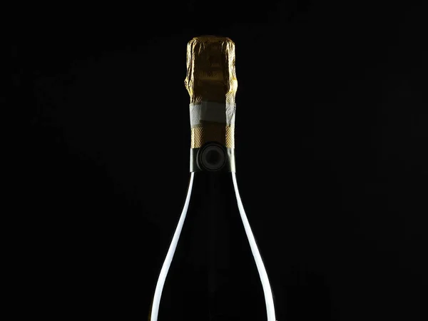 Stilfuld Champagne Flaske Sort Baggrund - Stock-foto