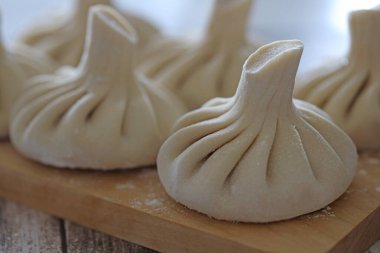 Pişmemiş khinkali, geleneksel Gürcü mutfağı