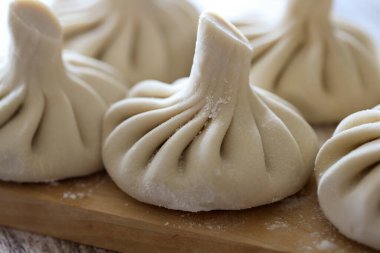 Pişmemiş khinkali, geleneksel Gürcü mutfağı