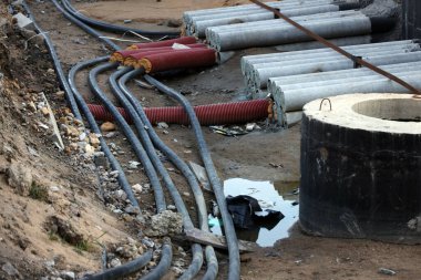 Şehirdeki inşaat işleri, boru döşemeleri.