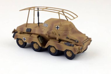 Hobi modelleme, el yapımı tankın plastik modeli, Alman silahlı arabası.