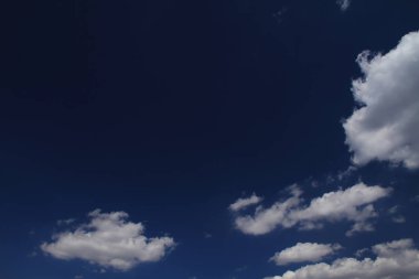 mavi Berrak gökyüzü arka plan