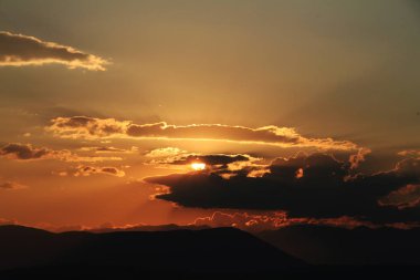 Gün batımı parlak renkler güzel gökyüzü