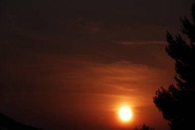 Gün batımı parlak renkler güzel gökyüzü