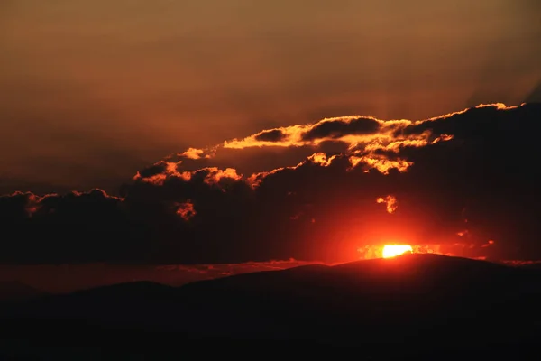 Sonnenuntergang Sonnenaufgang helle Farben schöner Himmel — Stockfoto