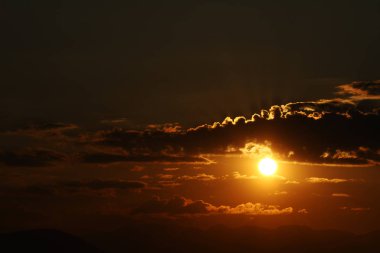 Gün batımı parlak renkler güzel gökyüzü