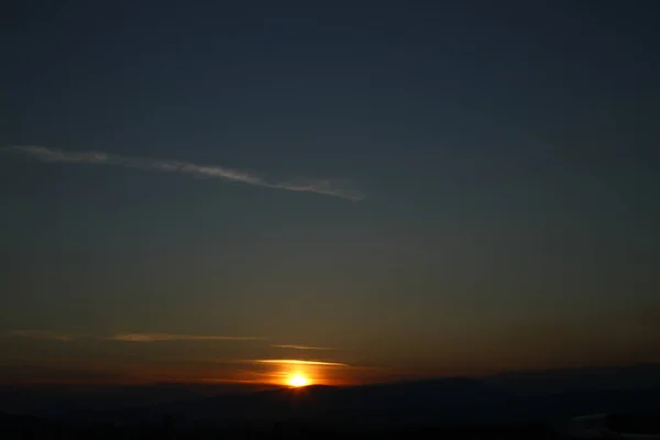 Sonnenuntergang Sonnenaufgang helle Farben schöner Himmel — Stockfoto