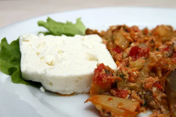 Fromage de chèvre blanc servi sur assiette — Photo