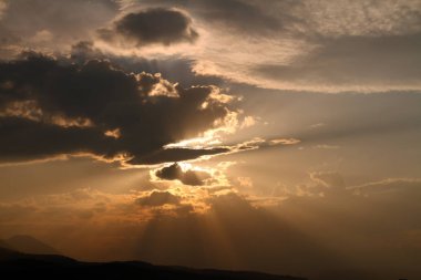 Gün batımı parlak renkler güzel gökyüzü