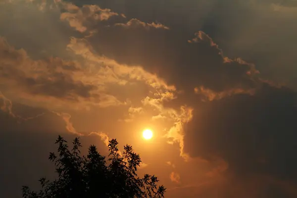 夕阳西下明媚的天空 — 图库照片