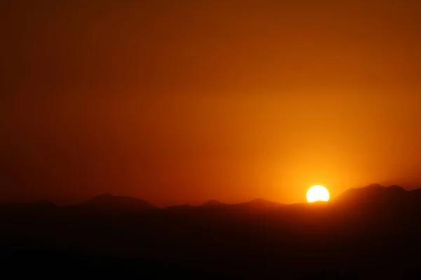 Zachód słońca jasne kolory piękne niebo — Zdjęcie stockowe