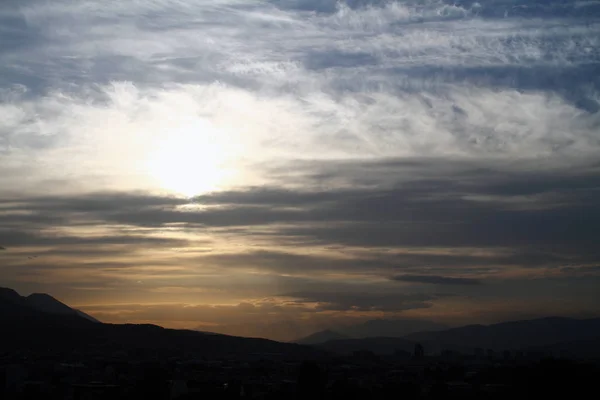 Puesta del sol amanecer colores brillantes hermoso cielo —  Fotos de Stock