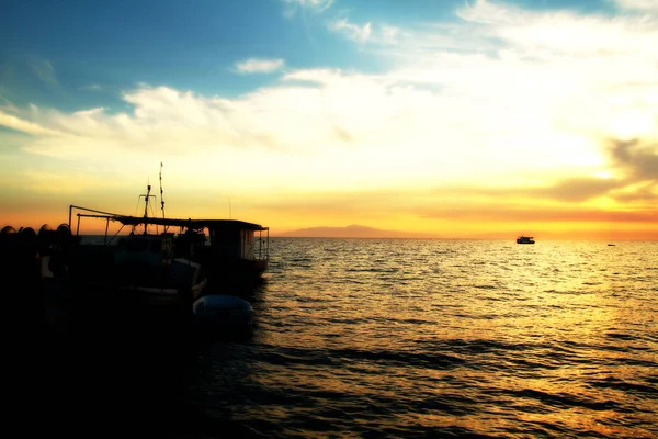 Salida del sol en el mar — Foto de Stock