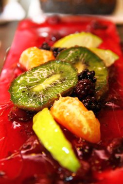 Çikolatalı meyve pasta makro