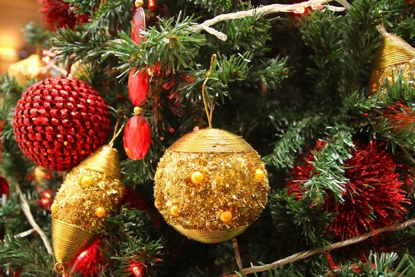 Dekorativer Weihnachtsbaum — Stockfoto