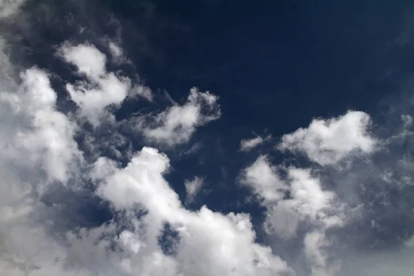Modrá obloha a mraky — Stock fotografie