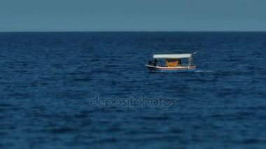 küçük tekne deniz 4k