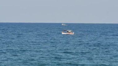 küçük tekne deniz 4k