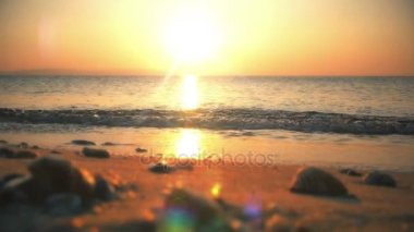 Denize 4k güzel gündoğumu