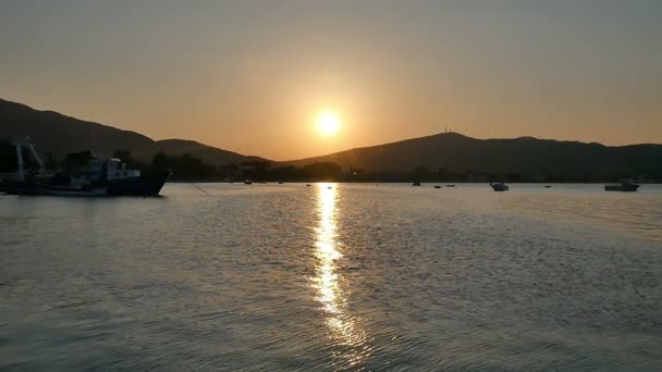 Kleiner Hafen Sonnenuntergang Zeitlupe — Stockvideo