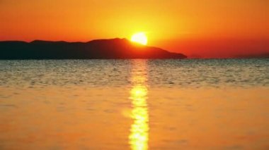 gündoğumu dalga deniz 4k