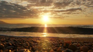 gündoğumu dalga deniz 4k