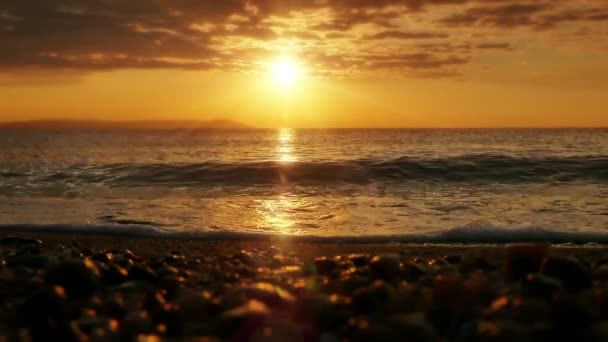 Схід сонця хвиля море повільний рух — стокове відео