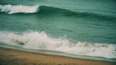Deniz yavaş dalga yağmur