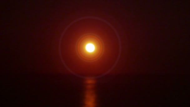 Полная Луна Над Морем — стоковое видео
