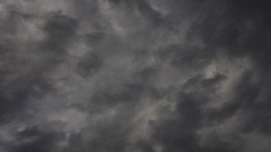 Kara bulutlar zaman atlamalı