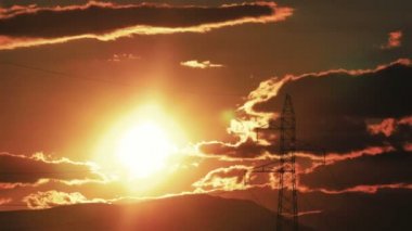 Altın panorama günbatımı zaman atlamalı