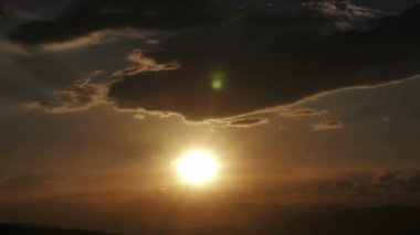 Altın panorama günbatımı zaman atlamalı 4k