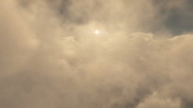 bulutlar yukarıdaki günbatımı 4 k sinek