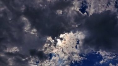 Mavi gökyüzü bulutlar zaman atlamalı 4k