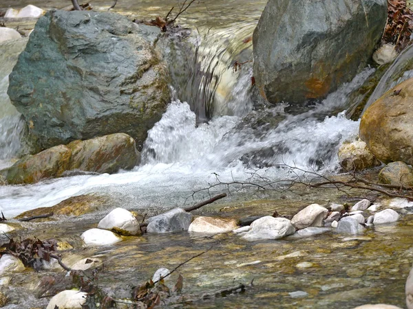 Rychlá Hora Čistá Přírodní Voda — Stock fotografie