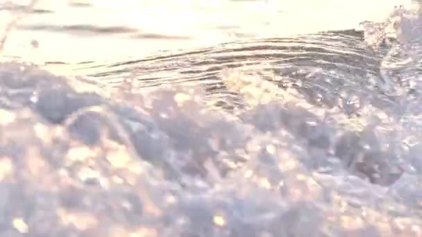 Gelombang Pantai Makro Matahari Terbenam Gerak Lambat — Stok Video