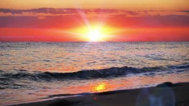 Gündoğumu altın deniz plajı, yavaş çekim