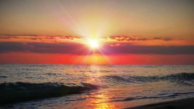 Gündoğumu altın deniz plajı, yavaş çekim