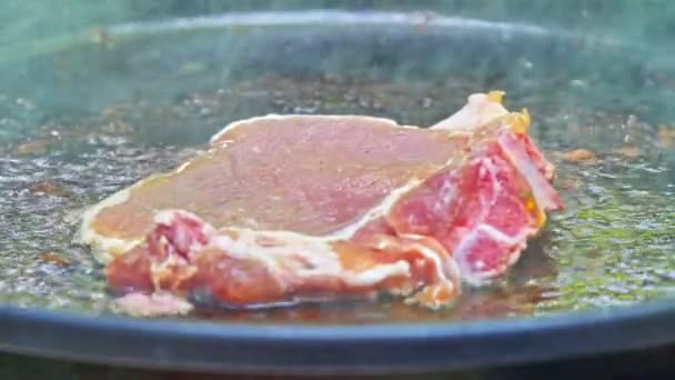 Close Tiro Grelhar Carne — Vídeo de Stock
